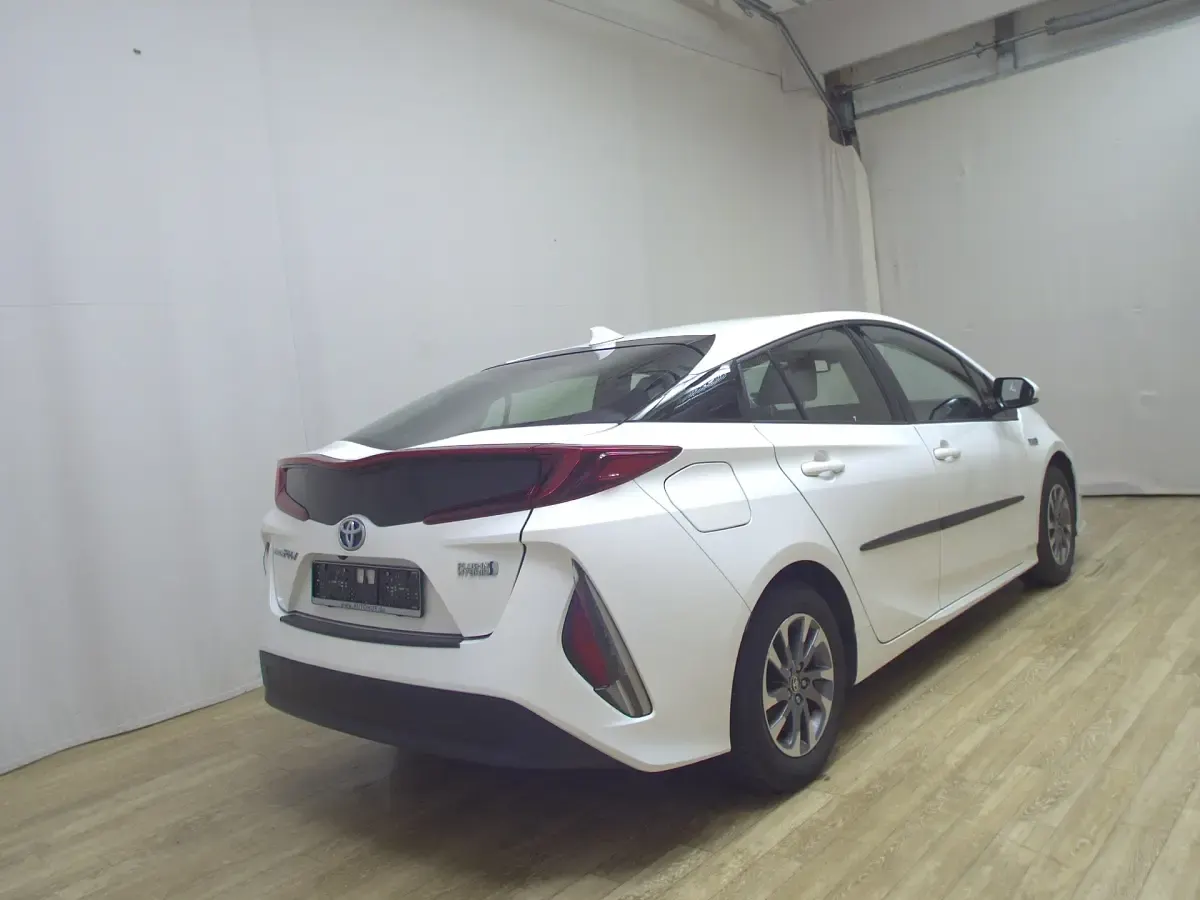 Gebraucht Toyota Prius 122 PS (89 kW) 2020 Weiss Kleinwagen