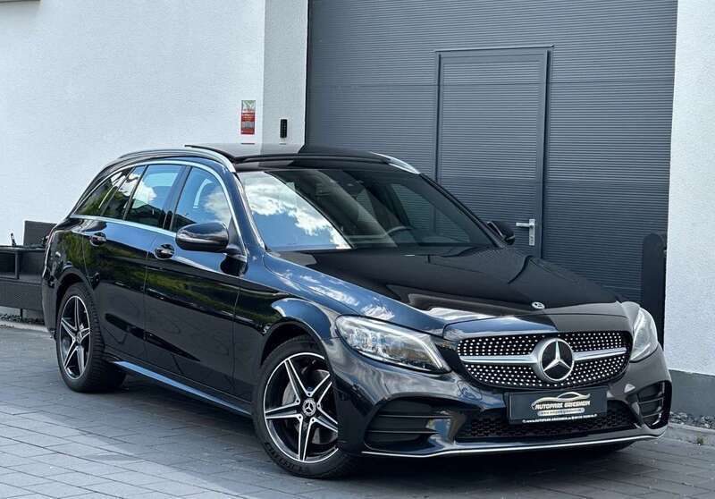 Obsidianschwarz metalliclack Gebraucht 2019 Mercedes C400 AMG Kombi | 29.400 € (Fairer Preis) - Bild 1/4