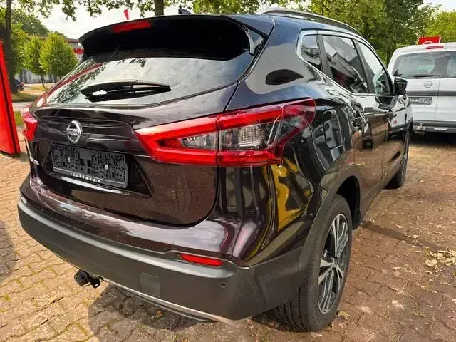Gebraucht Nissan Qashqai N-Connecta 140 PS (102 kW) 2019 Violett SUV