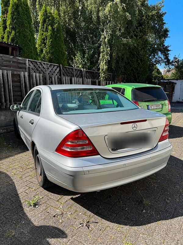 Grau Gebraucht 2003 Mercedes C180 Limousine | 1.200 € (Superpreis) - Bild 1/4