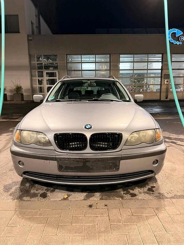 Silber Gebraucht 2004 BMW 316 Kombi | 1.499 € (Guter Preis) - Bild 1/4