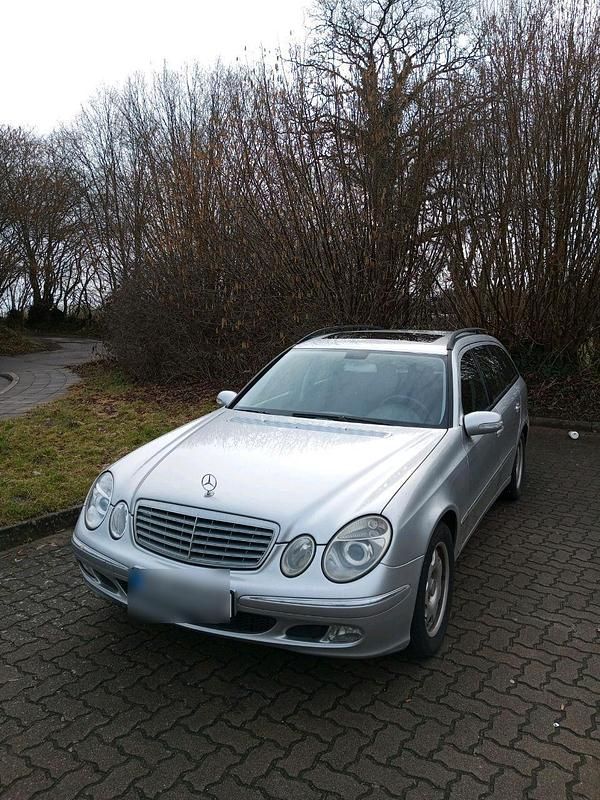 Gebraucht Mercedes E220 150 PS (110 kW) 2003 Silber Kombi