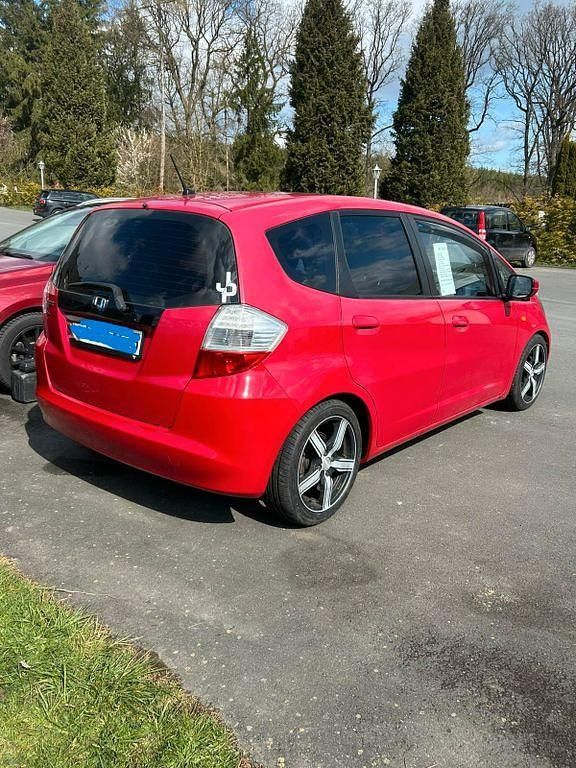 Second-hand Honda Jazz 90 CP (66 kW) 2011 Roșu Hatchback