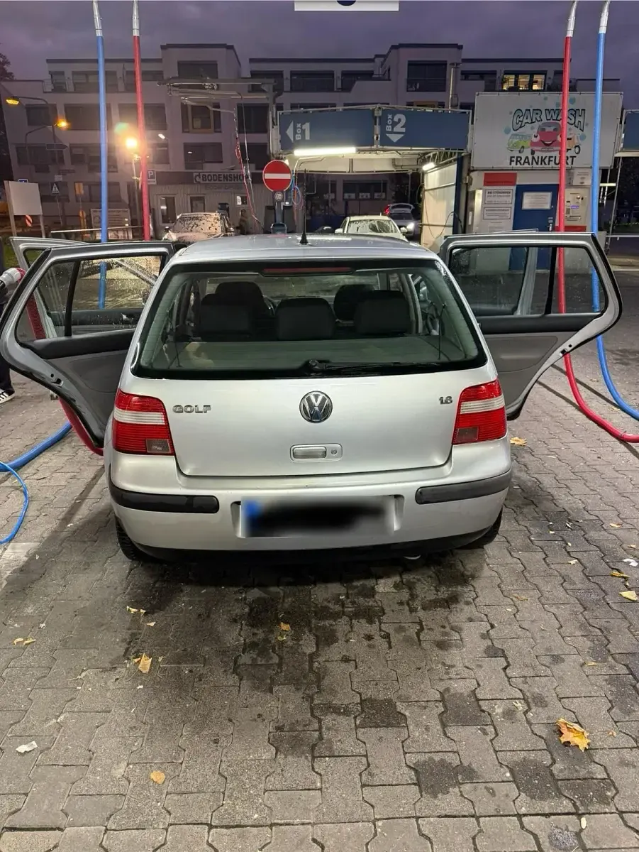 Gebraucht VW Golf IV 100 PS (73 kW) 2003 Silber Kleinwagen