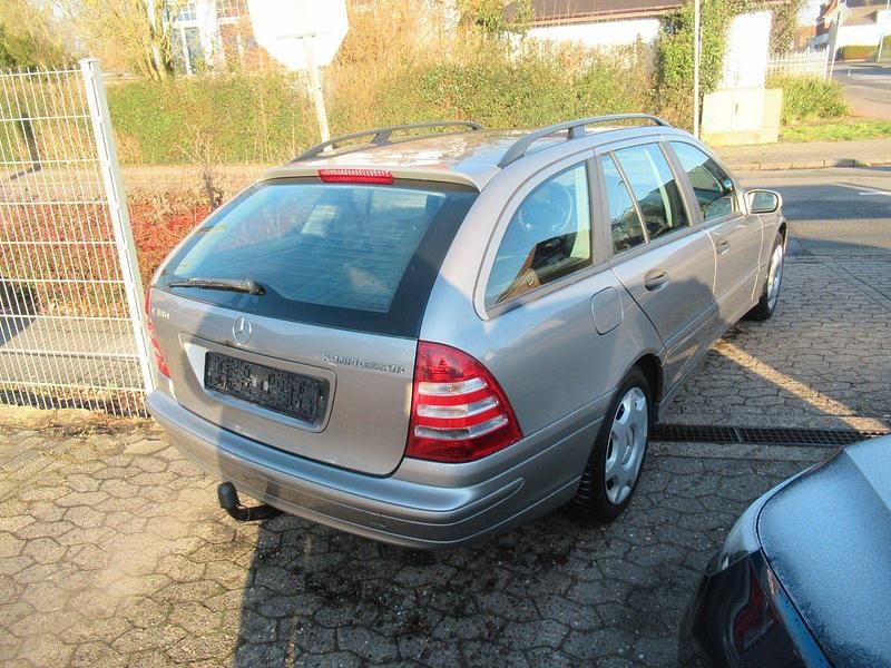 Gebraucht Mercedes C180 Classic 143 PS (105 kW) 2005 Grau Kombi