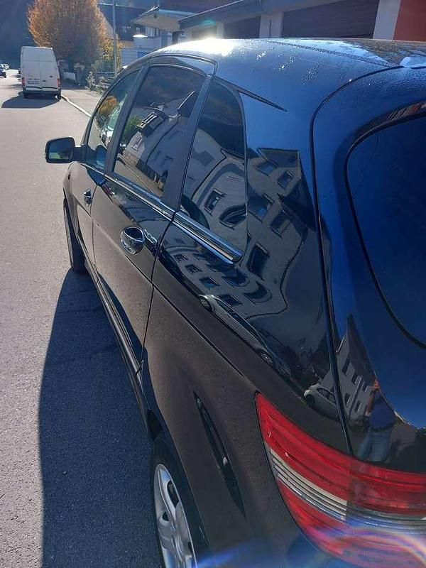 Schwarz Gebraucht 2011 Mercedes B180 Van / Kleinbus | 3.500 € (Etwas zu teuer) - Bild 1/4