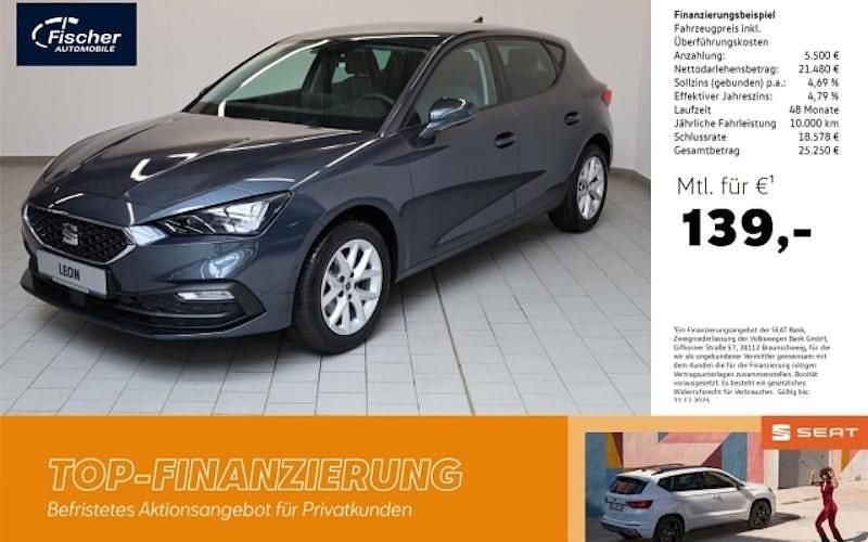 Grau Neu 2025 Seat Leon Limousine | 26.980 € (Superpreis) - Bild 1/4