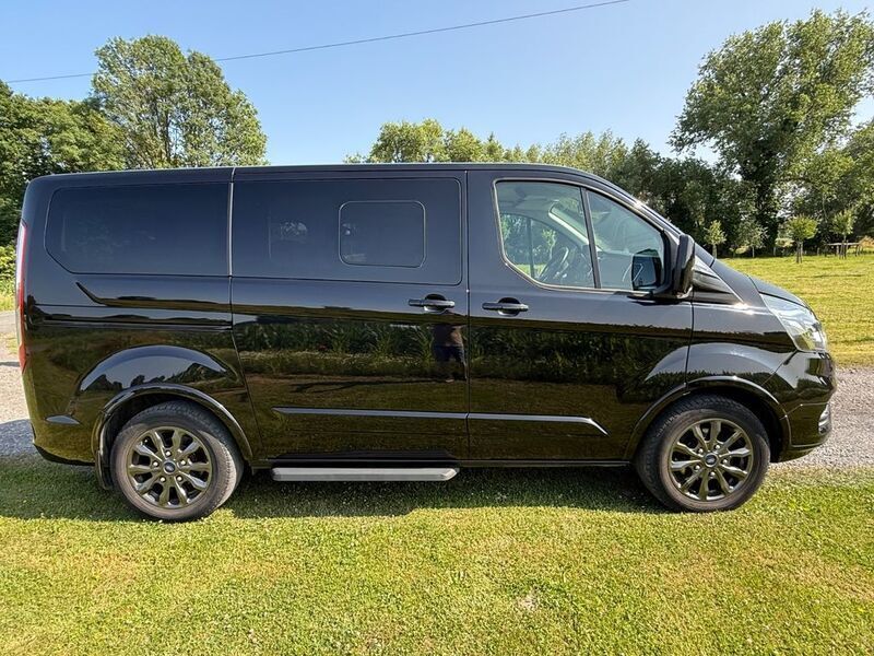 Schwarz Gebraucht 2020 Ford Tourneo Custom Van / Kleinbus | 29.999 € (Guter Preis) - Bild 1/4