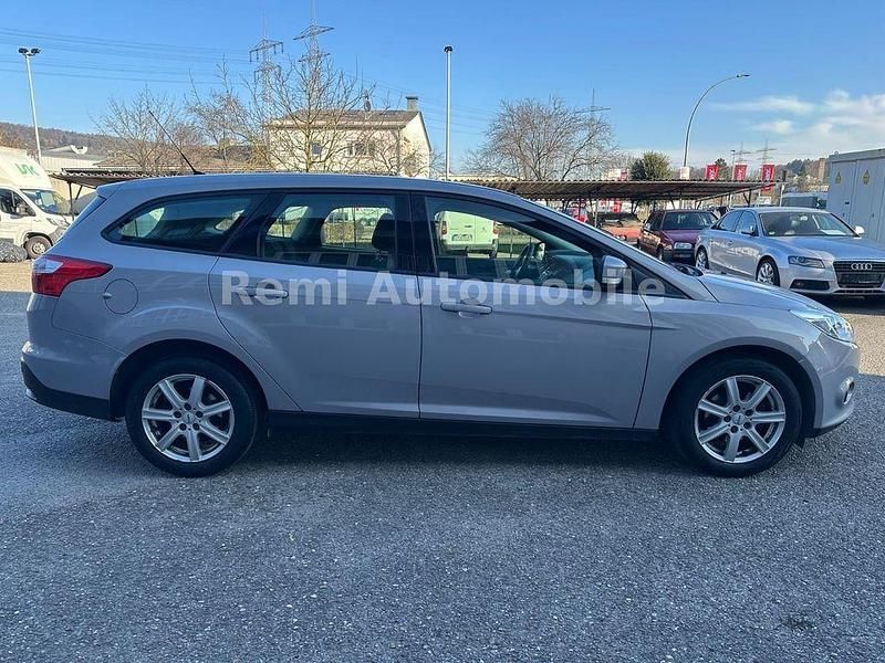 Gebraucht Ford Focus Trend 105 PS (77 kW) 2012 Grau Kombi