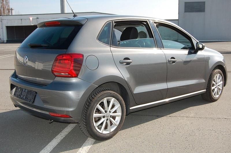 Gebraucht VW Polo 90 PS (66 kW) 2015 Grau Kleinwagen