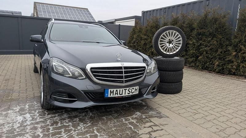 Grau Gebraucht 2014 Mercedes E220 Kombi | 9.990 € (Guter Preis) - Bild 1/4