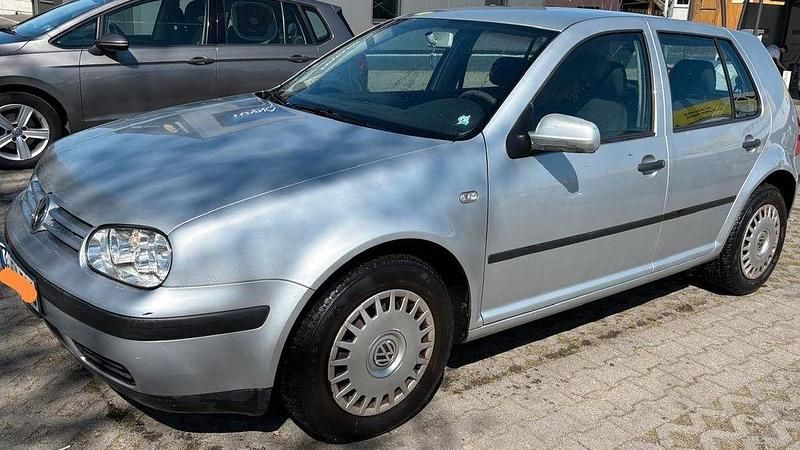 Usata VW Golf IV 75 CV (55 kW) 2003 Argento Berlina