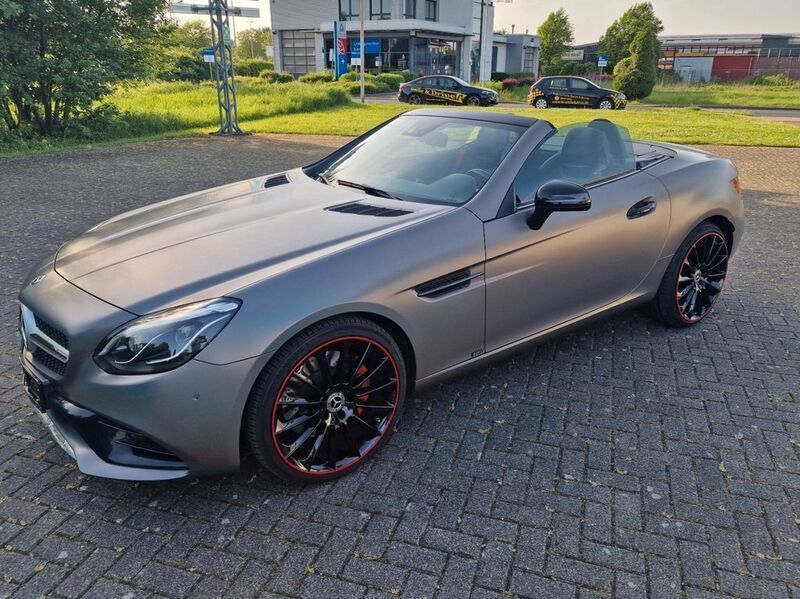Schwarz Gebraucht 2017 Mercedes SLC180 AMG line Cabrio | 20.490 € (Guter Preis) - Bild 1/4