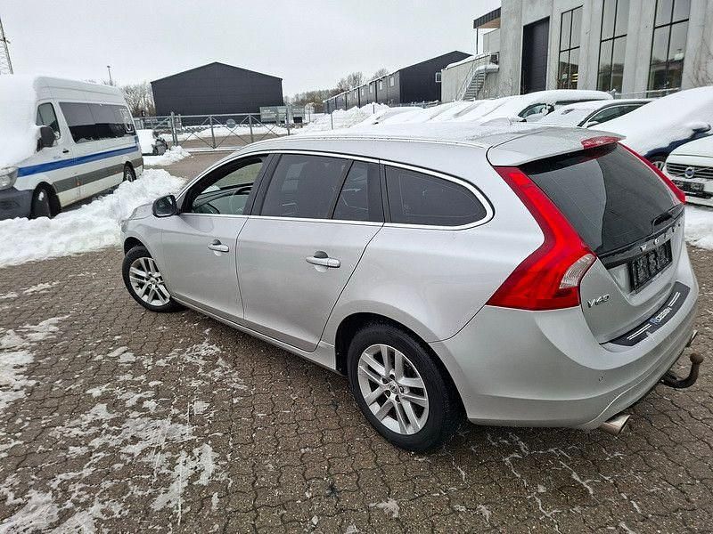 Gebraucht Volvo V60 Summum 190 PS (139 kW) 2016 Silber Kombi