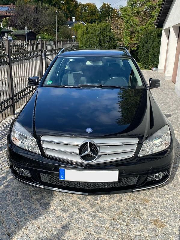 Schwarz Gebraucht 2011 Mercedes C220 Avantgarde Kombi | 10.500 € (Fairer Preis) - Bild 1/4
