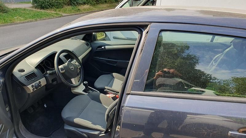 Gebraucht Opel Astra 110 PS (80 kW) 2008 Grau Kleinwagen