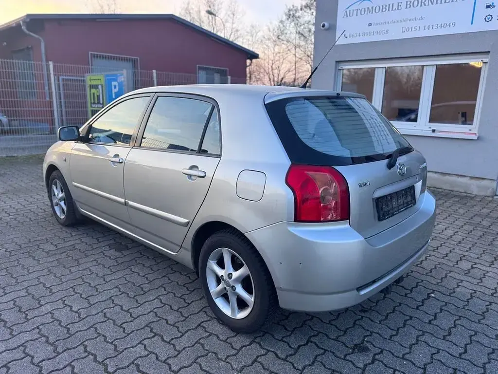 Używany Toyota Corolla Sol 97 KM (71 kW) 2005 Srebrny Sedan/Limuzyna