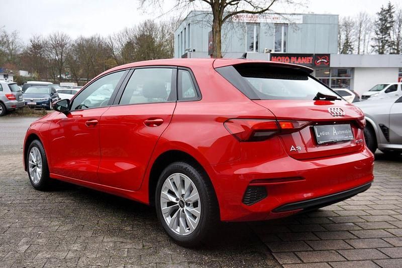 Gebraucht Audi A3 Sportback e-tron Basis 150 PS (110 kW) 2022 Rot Kleinwagen