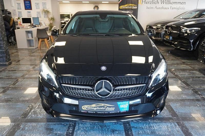 Gebraucht Mercedes A160 102 PS (75 kW) 2015 Schwarz Limousine