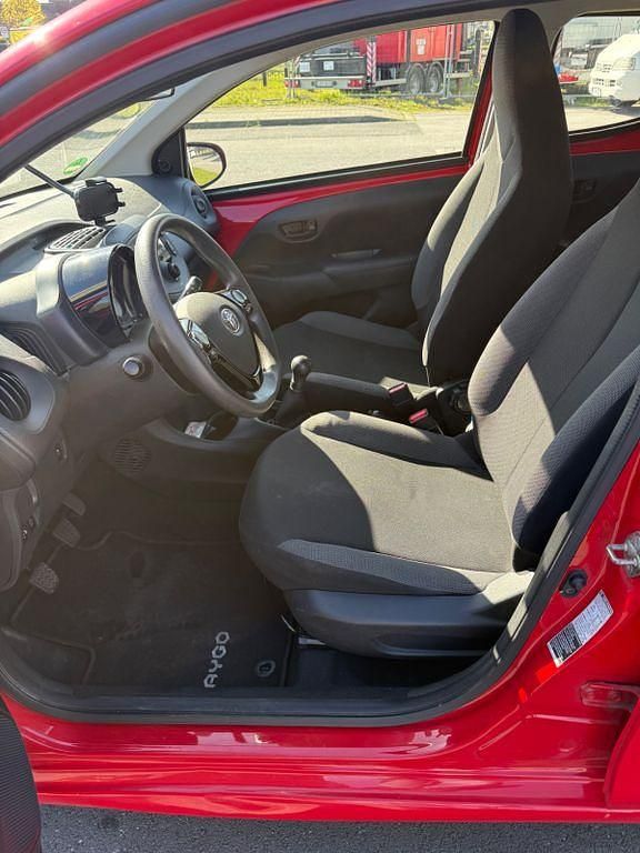 Gebraucht Toyota Aygo 72 PS (52 kW) 2020 Rot Kleinwagen