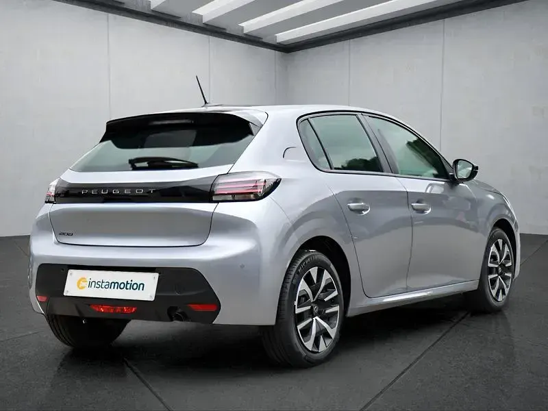 Neu Peugeot 208 101 PS (74 kW) 2026 Silber Kleinwagen
