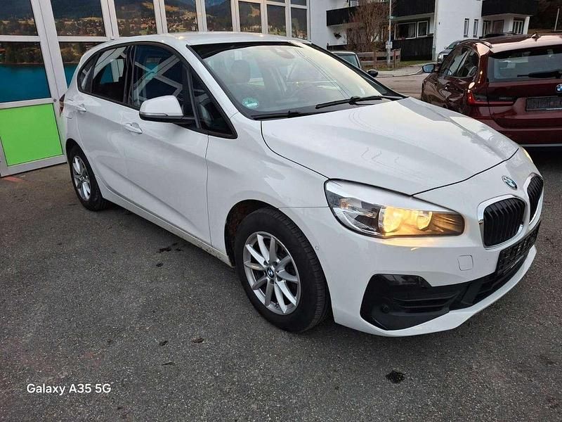 Alpinweiss iii Gebraucht 2018 BMW 220 Advantage Van / Kleinbus | 17.890 € (Guter Preis) - Bild 1/4