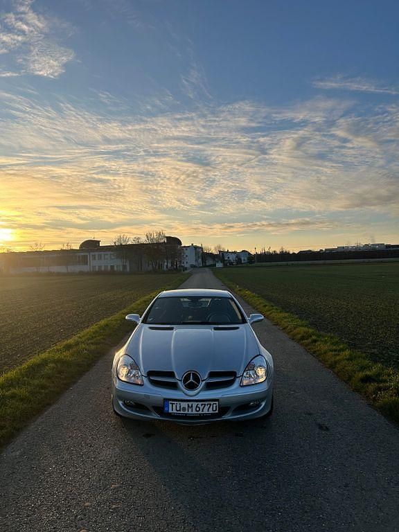 Second-hand Mercedes SLK200 163 CP (119 kW) 2006 Argintiu Cabrio