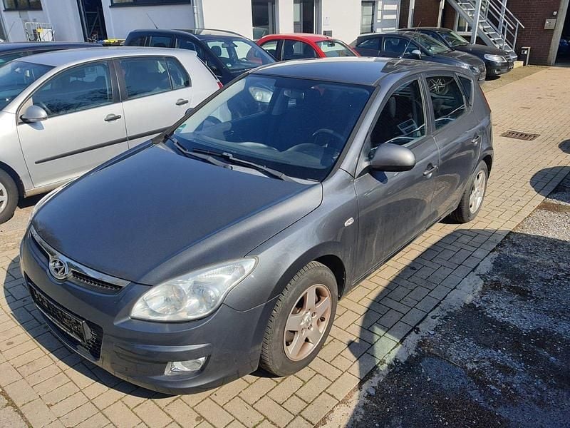 Gebraucht Hyundai i30 122 PS (89 kW) 2007 Grau Kleinwagen