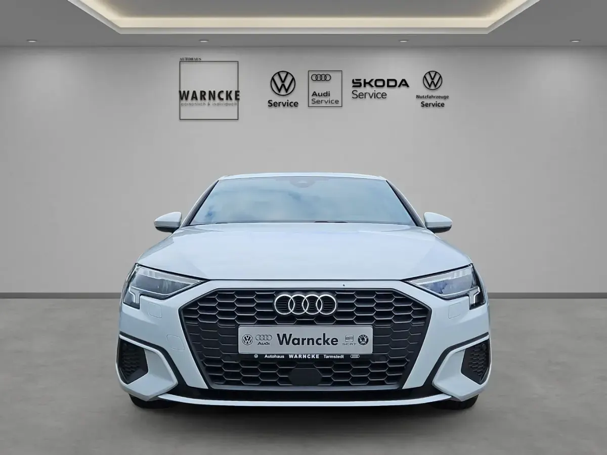 Gebraucht Audi A3 Sportback e-tron Design 204 PS (150 kW) 2020 Gletscherweiß metallic Kleinwagen