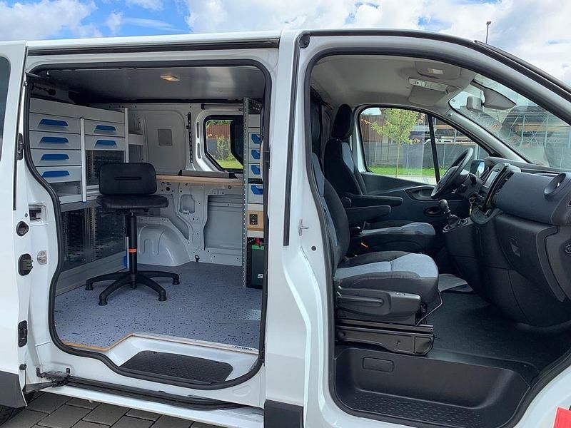 Weiß Gebraucht 2018 Opel Vivaro Van / Kleinbus | 18.999 € (Etwas zu teuer) - Bild 1/3