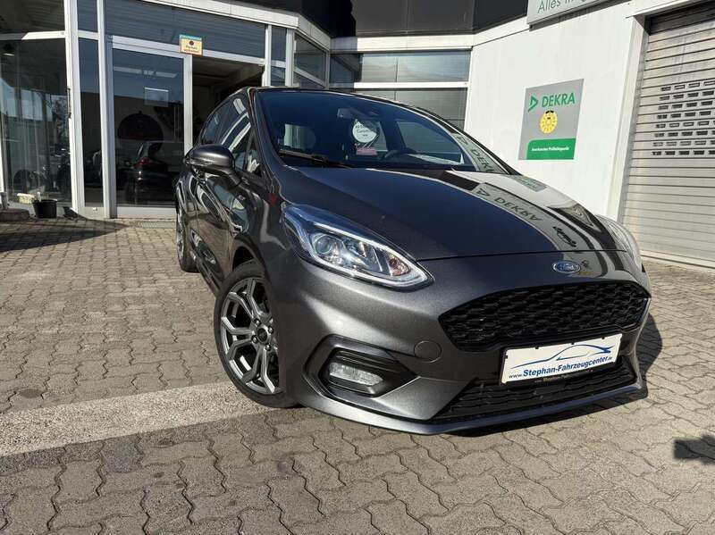 Magneticgrau (metallic) Gebraucht 2018 Ford Fiesta ST-Line Kleinwagen | 12.990 € (Guter Preis) - Bild 1/4