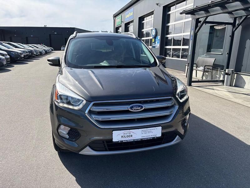 Usado Ford Kuga Titanium 179 HP (131 kW) 2017 Cinzento SUV