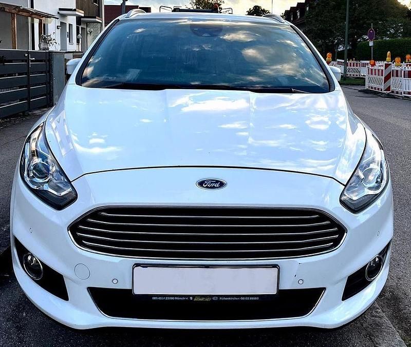 Gebraucht Ford S-MAX Titanium 165 PS (121 kW) 2019 Weiß Van / Kleinbus
