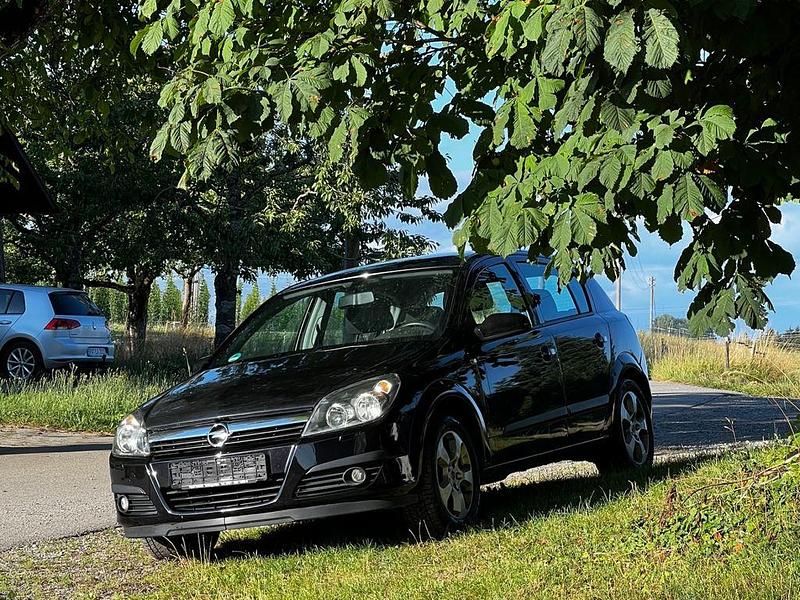 Schwarz Gebraucht 2004 Opel Astra Enjoy Limousine | 1.500 € (Guter Preis) - Bild 1/4