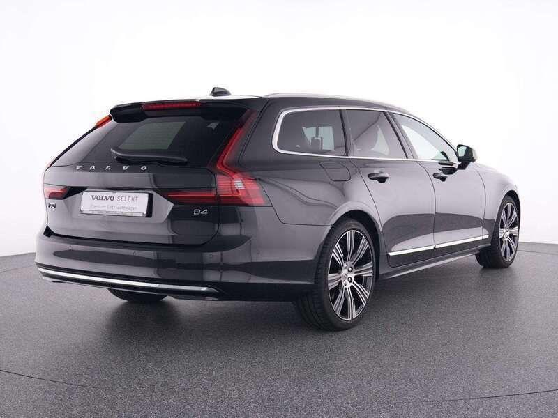 Gebraucht Volvo V90 Ultimate 197 PS (144 kW) 2023 Schwarz onyx black / metallic Kombi