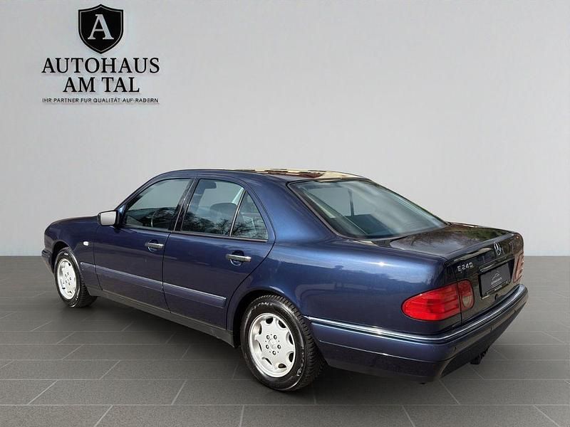 Gebraucht Mercedes E240 Elegance 170 PS (125 kW) 1998 Blau Limousine