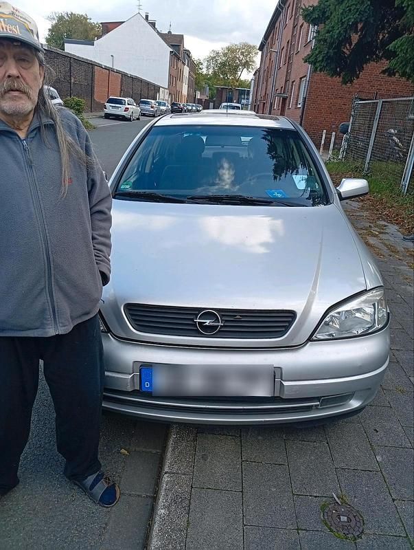 Silber Gebraucht 2002 Opel Astra Limousine | 890 € - Bild 1/3