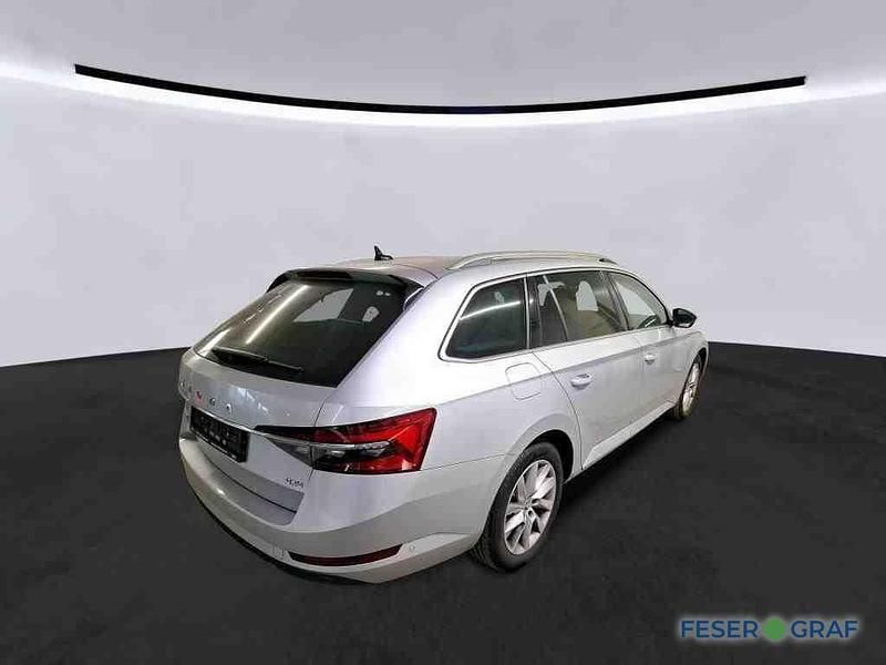 Gebraucht Skoda Superb Style 200 PS (147 kW) 2022 Brillantsilber metallic Kombi