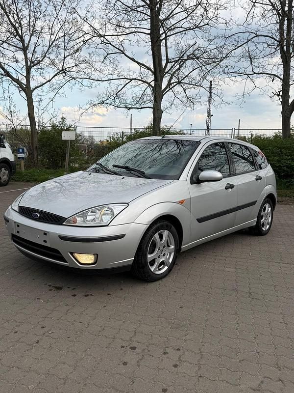 Usata Ford Focus 101 CV (74 kW) 2002 Argento Utilitaria