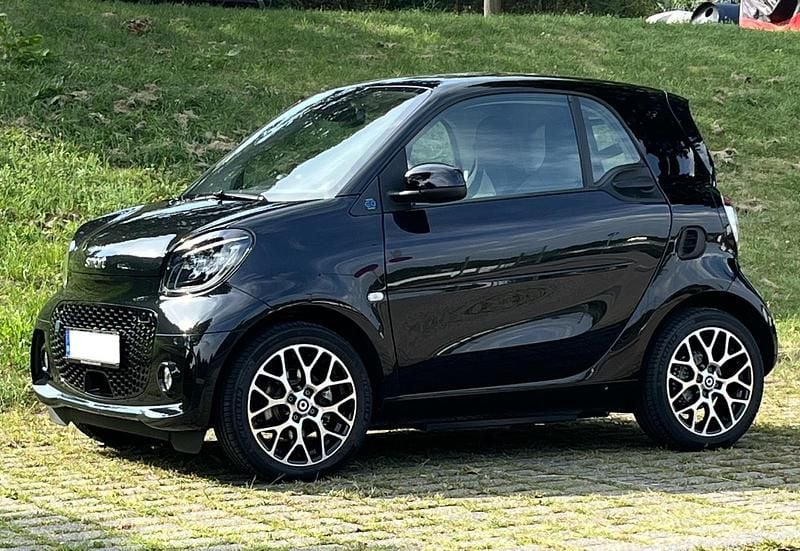 Schwarz Gebraucht 2023 Smart ForTwo Electric Drive Pulse Coupé | 12.900 € (Fairer Preis) - Bild 1/4