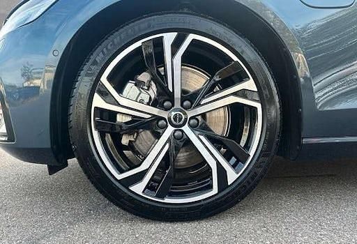 Gebraucht Volvo V60 Plus 350 PS (257 kW) 2025 Denim blue Kombi