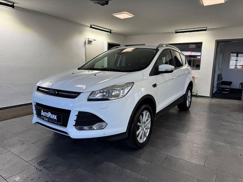 Gebraucht Ford Kuga Trend 150 PS (110 kW) 2016 Weiß SUV