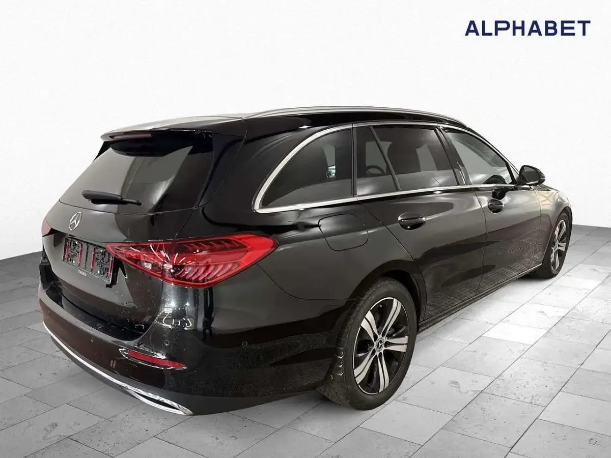 Second-hand Mercedes C220 Avantgarde 200 CP (147 kW) 2023 Negru Break