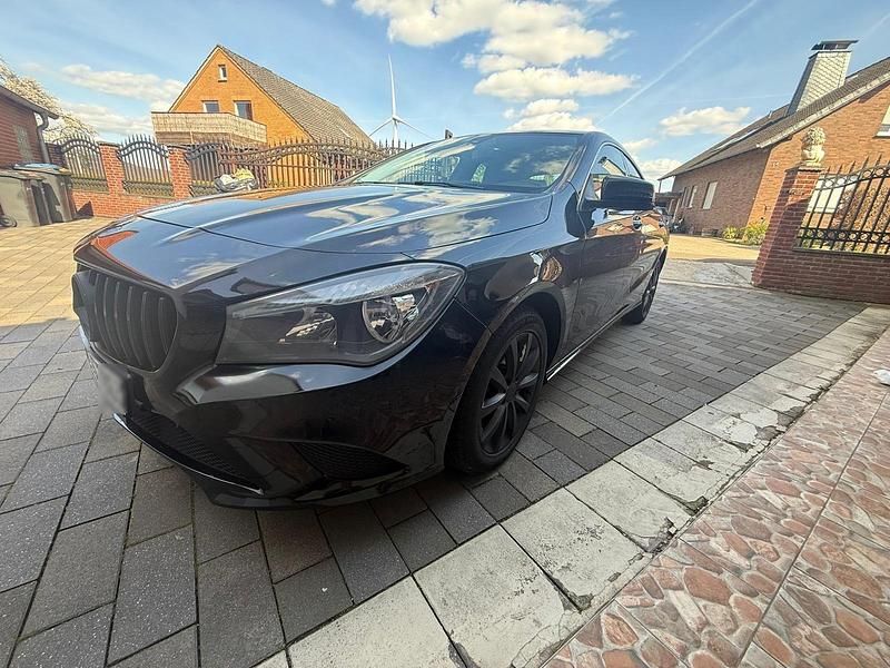 Gebraucht Mercedes CLA220 177 PS (130 kW) 2015 Schwarz Limousine