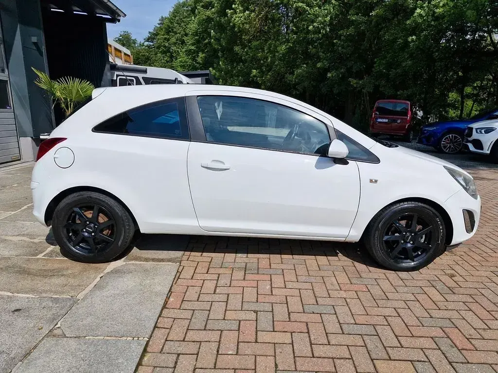 Gebraucht Opel Corsa Edition 75 PS (55 kW) 2012 Weiß Kleinwagen