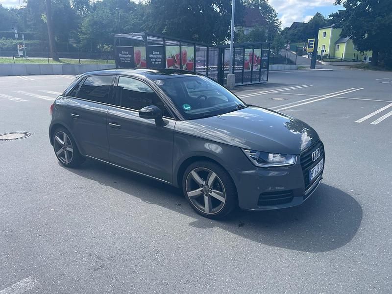 Grau Gebraucht 2015 Audi A1 Sportback Design Kleinwagen | 9.999 € (Guter Preis) - Bild 1/4