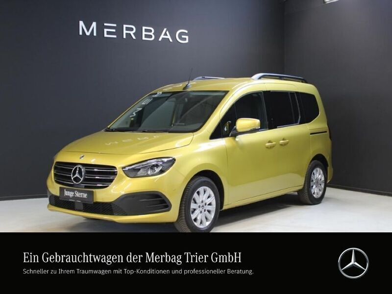 Gelb Gebraucht 2024 Mercedes 180 Progressive Limousine | 33.330 € (Teuer) - Bild 1/4
