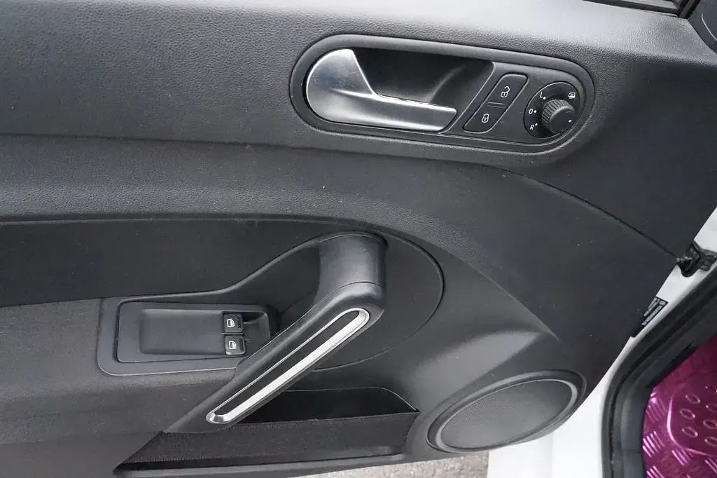 Gebraucht VW Beetle Basis 105 PS (77 kW) 2014 Weiß Kleinwagen