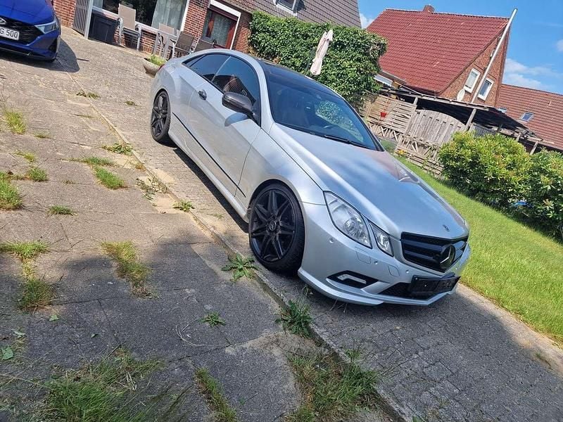 Gebraucht Mercedes E500 Elegance 387 PS (284 kW) 2010 Silber Coupé