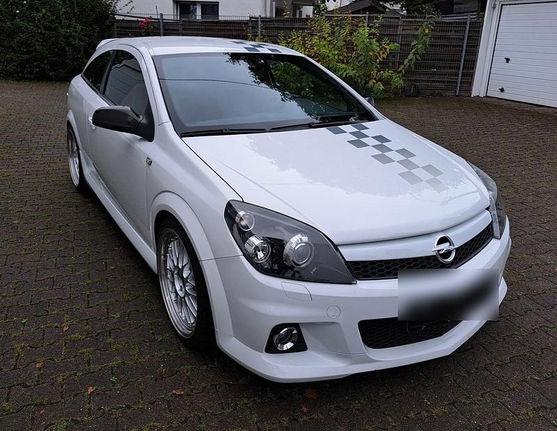 Gebraucht Opel Astra Edition 280 PS (205 kW) 2008 Weiß Coupé